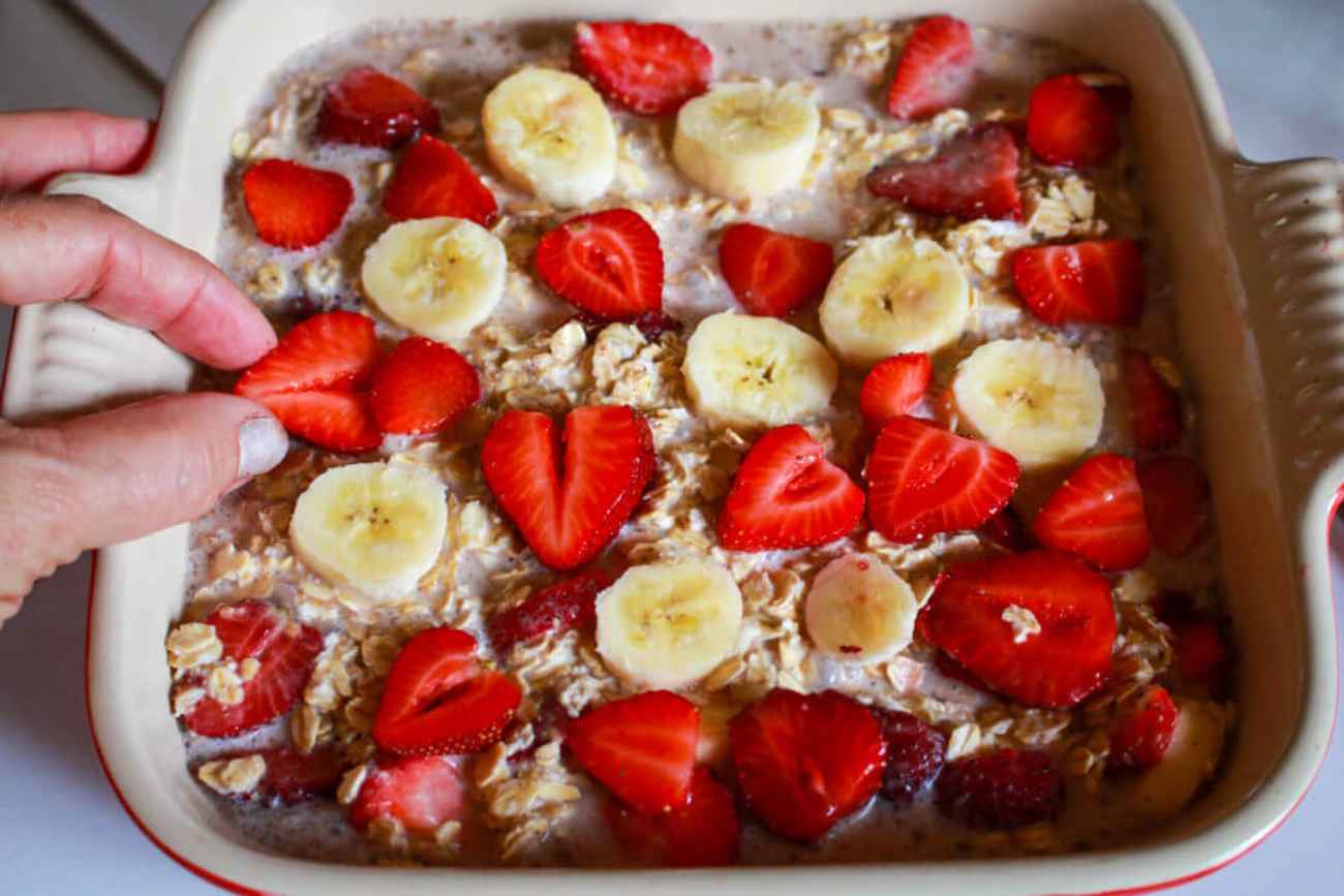 Клубнично-банановый овсяный пирог